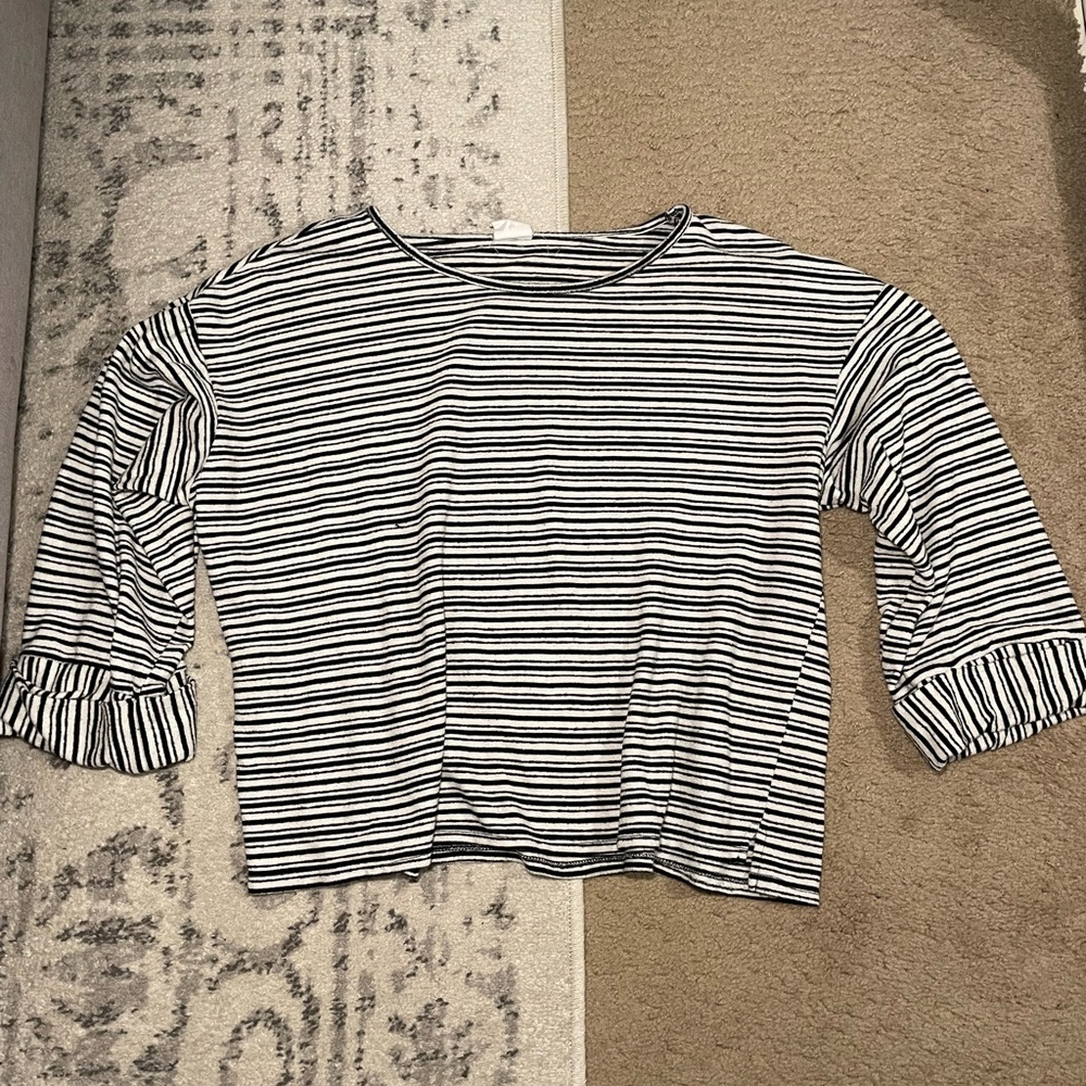 Black and white striped Sweaterlike top - Picture 3 of 11